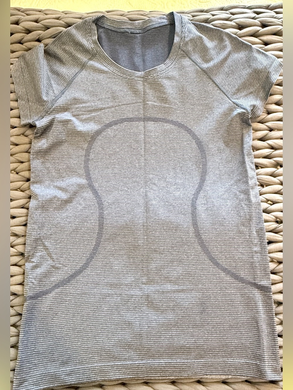 Lululemon swiftly tech hip length. Size 8. Navy stripe